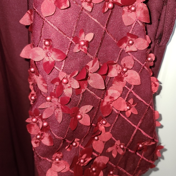 Red abaya - Picture 1 of 2